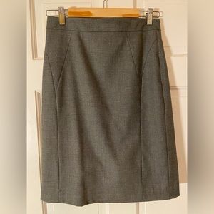 Ann Taylor gray pencil skirt, size 4P (petite)